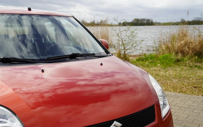 Suzuki Swift cena 14800 przebieg: 131000, rok produkcji 2007 z Jędrzejów małe 172